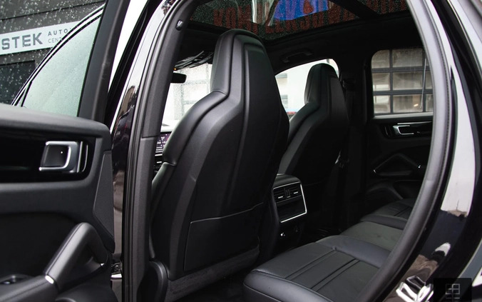 Porsche Cayenne cena 322000 przebieg: 71037, rok produkcji 2018 z Jeziorany małe 497